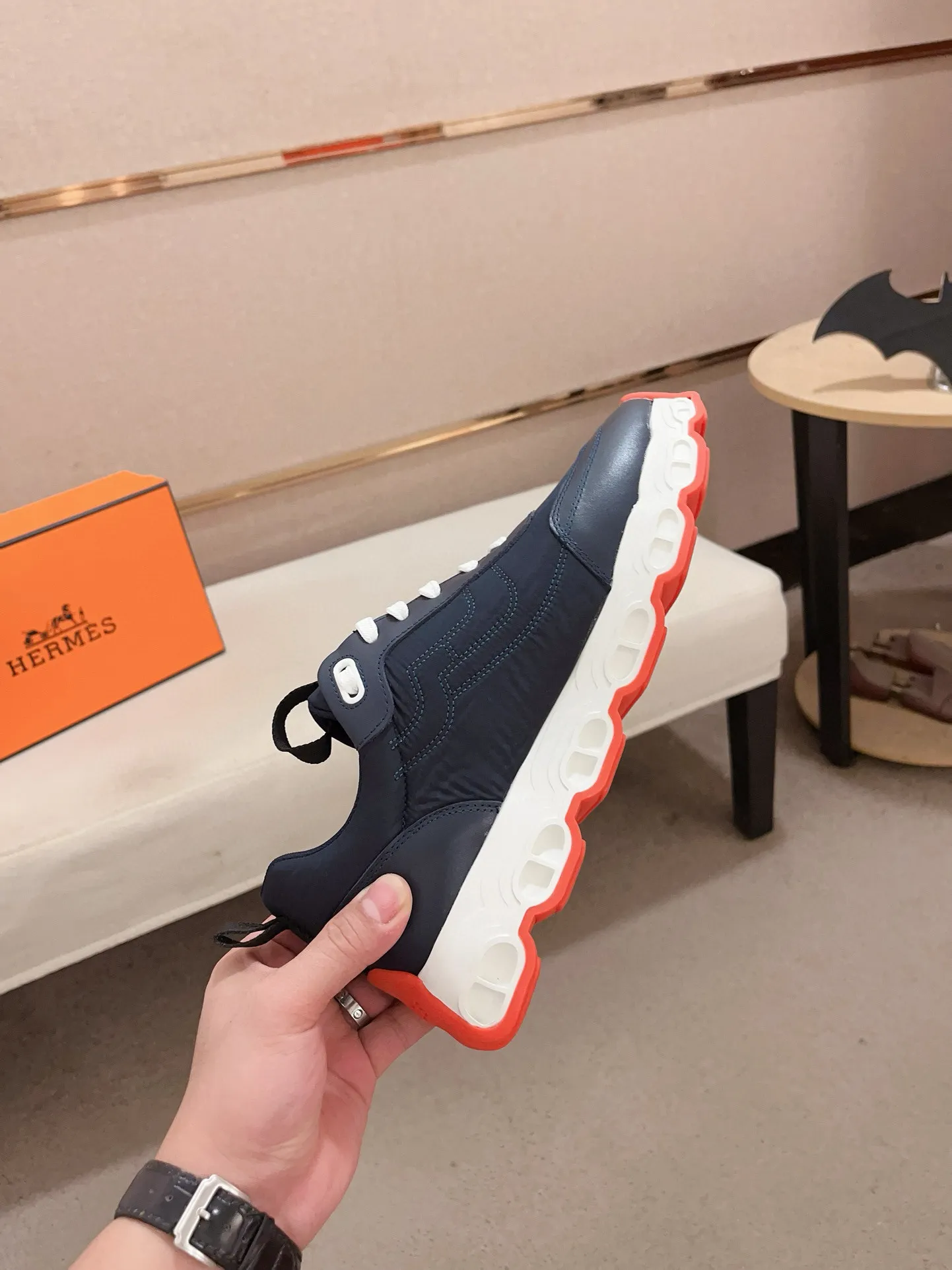 Factory price: 460💰《HERMES》【Classic Original Version】Hermès; Top 🔝 Purchasing Agency 🔍🔍 Men's latest 🇺🇸 counters are on sale simultaneously, original imported from Italy ▲▲First-layer cowhide ▲▲ (high-end, extravagance and class) times) Exquisite workmanship (Italian 🇮🇹Imported water-dyed 🐂cowhide lining) sole: Original sole provided by the original factory, ⚠️exclusive double-layer activity·TPR·rubber·combined molded outsole; super comfortable·wear-resistant·non-slip·environmental protection The real thing is more beautiful if you take the real thing (high quality, follow the order), you can enter and exit the counter at will * Number of yards: 38·39·40·41·42·43·44# (can be customized 45.)